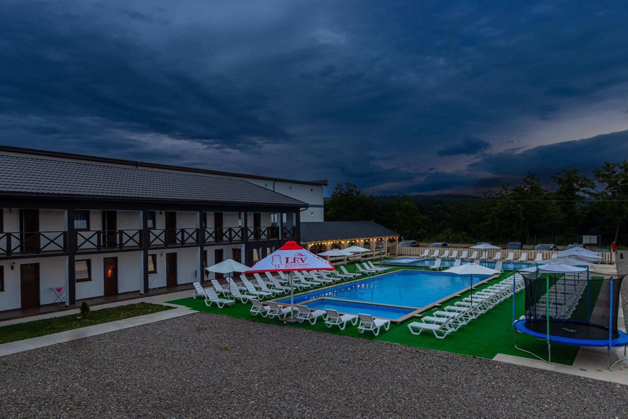 Romantik Solotvyno Bagian luar foto