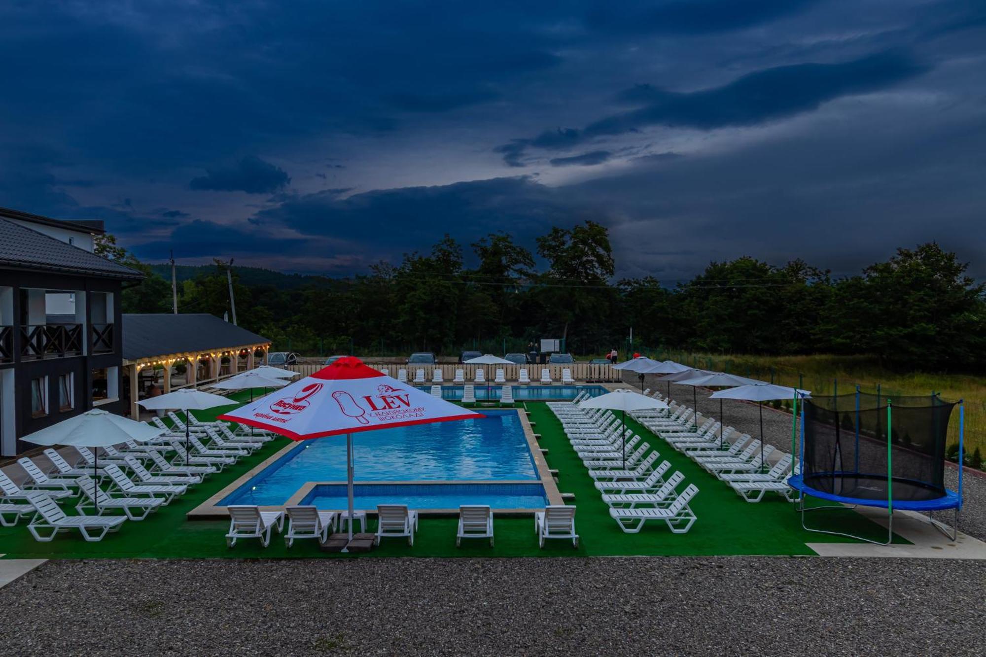 Romantik Solotvyno Bagian luar foto